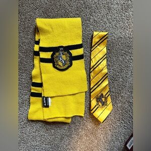 Wizarding World of Harry Potter Hufflepuff Scarf Black And Yellow
